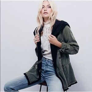 💚 Free People Slouchy Utility Jacket. Army Green w/ Black Accents & hood. XS 💚